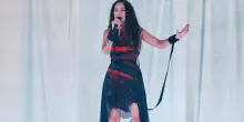 Eurovision, Azerbaigian: la ballata dark di JIVA: lacrime rosse e tende mosse dal vento