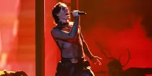 Eurovision, Danimarca: Soren canta in una stanza di vetro
