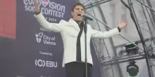 Eurovision, lo show a sorpresa di Sal Da Vinci a Vienna: il pubblico canta "Per sempre s&igrave;"