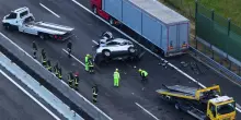 L'auto accartocciata: pauroso incidente sull'A9, le immagini dal drone