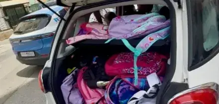 A Palermo una Fiat 500L trasformata in uno scuolabus abusivo: nell'auto 14 minorenni