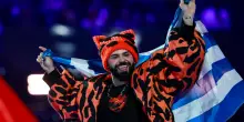 Finale di Eurovision, Grecia: Akylas nel caos di un videogioco anni Novanta: ironia e nostalgia
