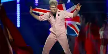 Finale Eurovision, Regno Unito: LOOK MUM NO COMPUTER trasforma il burnout in una festa elettronica
