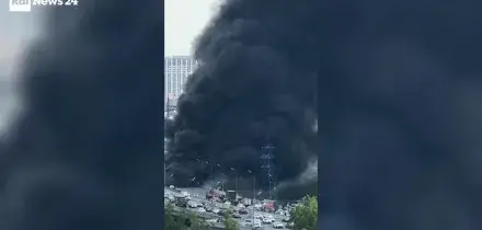 Intensi raid russi, Zelensky difende la strategia di attacco con droni