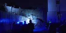 Un boato nella notte e la terra che trema: panico a Scampia per il crollo della Vela Rossa