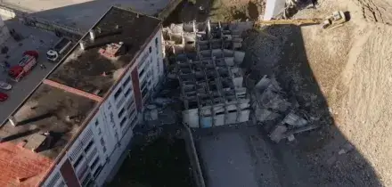 Crollo della Vela Rossa a Scampia, le immagini dal drone