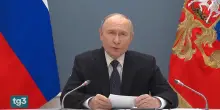 Droni di Kiev colpiscono l'FSB a Kherson, Zelensky: "Cento tra morti e feriti"