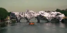 Parigi, il Pont Neuf diventa una &ldquo;caverna gigante&rdquo;: il video in timelapse