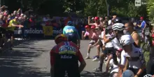 Giro d&rsquo;Italia, lo spettacolare sorpasso in salita di Bettiol su Leknessund