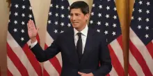 Kevin Warsh ha giurato, &egrave; il nuovo presidente della Federal Reserve e ringrazia Trump