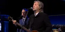 Stephen Colbert chiude il suo "Late Show" insieme a Paul McCartney cantando "Hello Goodbye"