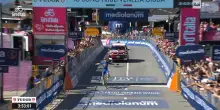 Giro d&rsquo;Italia, l'arrivo in solitaria di Jonas Vingegaard che conquista la tappa e la maglia rosa