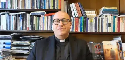 Longevit&agrave;, don Alberto Carrara: &ldquo;Non &egrave; solo aumentare anni alla vita, ma vita agli anni"