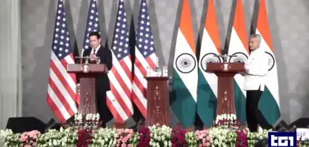 Trump: "C'&egrave; l'accordo con l'Iran, Hormuz chiuso fino alla firma"