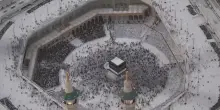 1,6 milioni di fedeli alla Mecca per l&rsquo;Hajj tra caldo estremo e tensioni: il timelapse &egrave; ipnotico