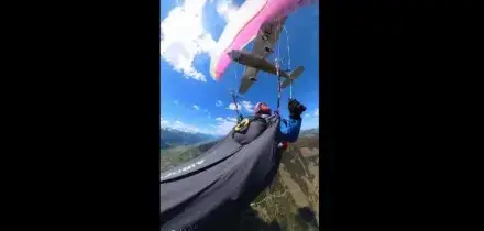 Aereo squarcia il parapendio in volo, donna si salva per miracolo: &ldquo;Non riesco ancora a crederci"