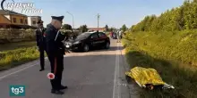Ciclisti investiti da un furgone: morti due giovani indiani di 24 e 26 anni
