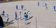 Arbitro sedicenne aggredito nel Sassarese dopo un cartellino giallo