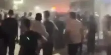 Israele colpisce un palazzo residenziale nel quartiere al-Rimal, Gaza
