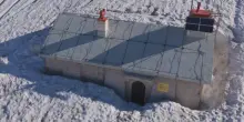 Gran Sasso, il drone sorvola il Rifugio Garibaldi: a fine maggio &egrave; ancora sepolto dalla neve