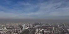Cile, una cappa di smog soffoca Santiago: dichiarata l&rsquo;emergenza ambientale. Le immagini