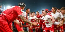 Calcio, il Monza torna in Serie A: il Catanzaro vince 2-0, ma non basta