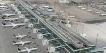 Allarme drone, chiude per un'ora l'aeroporto di Monaco. Polizia: "Non abbiamo trovato nulla"