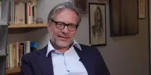 Recalcati: "Io dico 'ti amo' ai miei figli. Nessuno pu&ograve; dire a un genitore come fare il genitore"