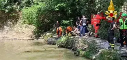 Si tuffa e non riemerge, morto 14enne in un torrente. Il ragazzo era con amici