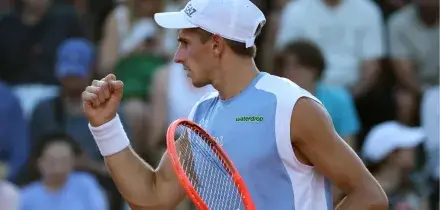 Roland Garros, Arnaldi batte Collignon in 5 set. Agli ottavi anche Berrettini e Cobolli