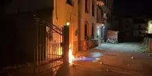 Bottiglie incendiarie contro la casa del giornalista Adriano Cappellari che difese don Patriciello
