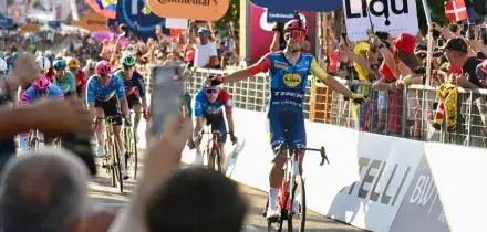 Vingegaard vince il Giro d&rsquo;Italia. Jonathan Milan conquista la tappa di Roma