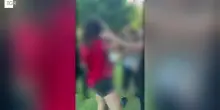 Le urla, la violenza cieca delle coetanee: la terribile aggressione di una 12enne