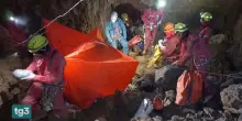 Salvato dopo 12 ore lo speleologo intrappolato in una grotta