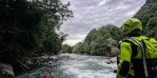 Travolto dalla furia del torrente: ragazzo di 17 anni annega nel fiume Chisone