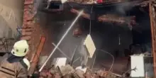 Dnipro &egrave; in fiamme: macerie e incendi dopo il violento raid russo nella notte
