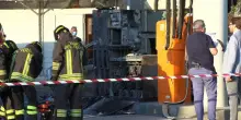 I quattro braccianti uccisi, bruciati nell'auto: Polizia Scientifica al lavoro in Calabria