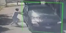 Cosenza, i quattro braccianti bruciati vivi: "I killer hanno bloccato le porte dell'auto"