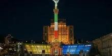 Kiev, in piazza Indipendenza l'omaggio agli 80 anni della Repubblica italiana