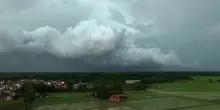 La supercella temporalesca si sposta dal Piemonte verso la Lombardia