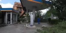 Tornado su Roma, la tromba d'aria a Roma che ha travolto la zona nord: alberi crollati, traffico out