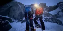 Monte Bianco, recuperati nella notte alpinisti polacchi bloccati. Le immagini dei soccorsi