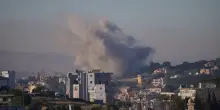 Libano, ancora attacchi di Israele: si alza il fumo dagli edifici bombardati