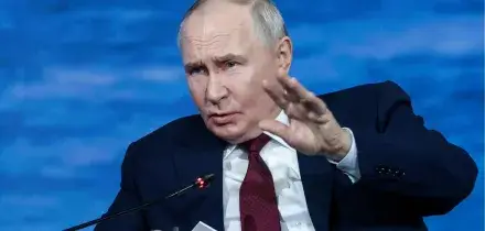 Putin gela Zelensky: "Non c'&egrave; motivo di vedersi" poi attacca l'UE. Papa: spingere sul negoziato
