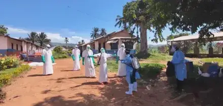 Ebola, mille casi nel mondo, a rischio 3 milioni di bimbi in Congo