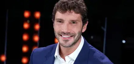 Sanremo 2027, ecco le date della 77&ordf; edizione: dal 16 al 20 febbraio. Il post di Stefano De Martino