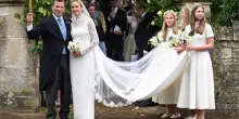 Nozze reali in casa Windsor, il figlio della principessa Anna sposa un'infermiera