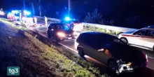 Investe con l'auto due giovani in bici, uno &egrave; morto