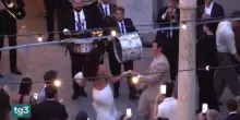 "Dua Lipa nei luoghi della mafia", due media inglesi rovinano la festa di matrimonio a Bagheria