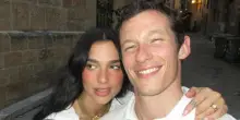 Dua Lipa e Callum Turner, festa da favola a Bagheria. La Sicilia risponde ai titoli sulla mafia